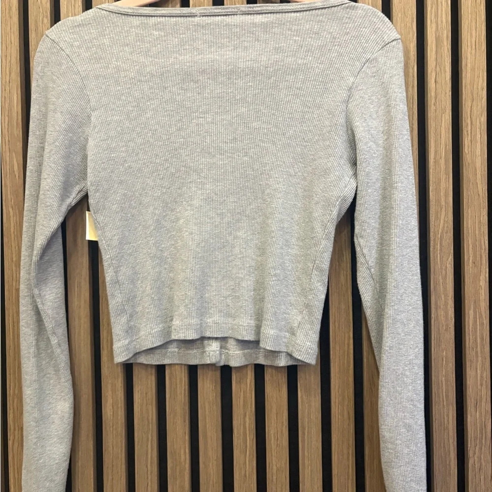 Brandy Melville Light Gray Button-Up Top - Picture 3 of 3